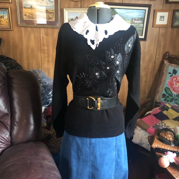 Vintage Floral Appliqué Knit Sweater - Picture 2 of 9